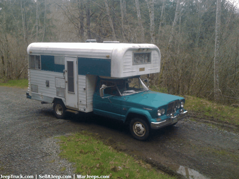 1968 Jeep Gladiator 3000DR w/Chinook Camper