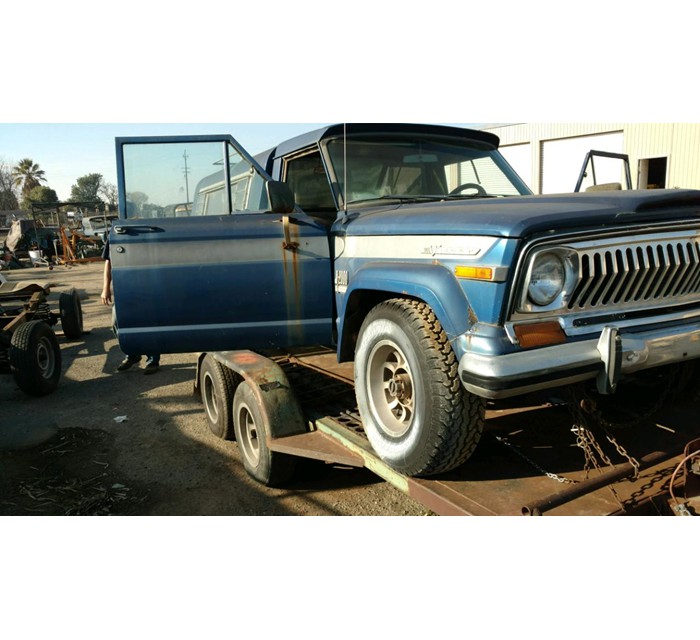 1972 Jeep J2000 8